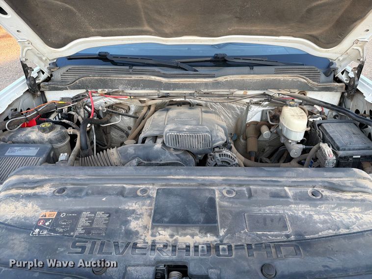 image for item DQ0060 2015 Chevrolet Silverado 2500HD Crew Cab pickup truck