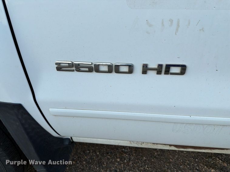 image for item DQ0060 2015 Chevrolet Silverado 2500HD Crew Cab pickup truck