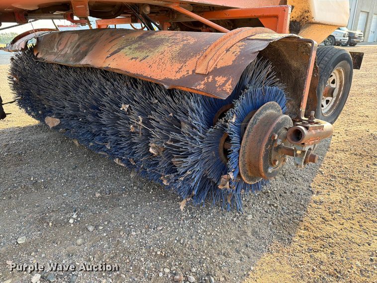 image for item DQ0061 1999 Broce RC350 broom