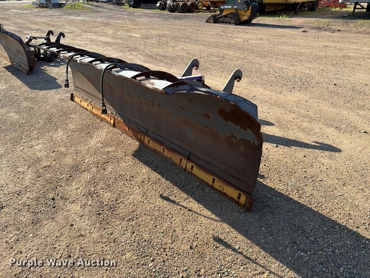 image for item DQ0062 2004 Holmes Industri AB TKHP-4.0 snow plow