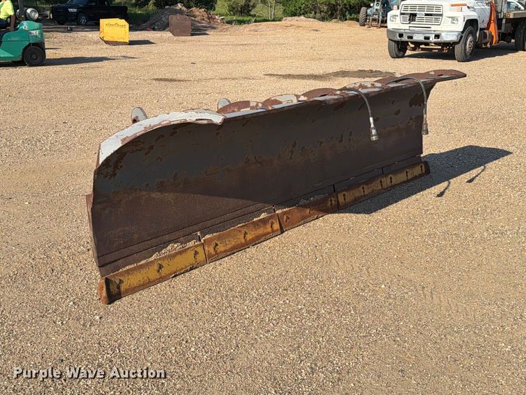 image for item DQ0062 2004 Holmes Industri AB TKHP-4.0 snow plow