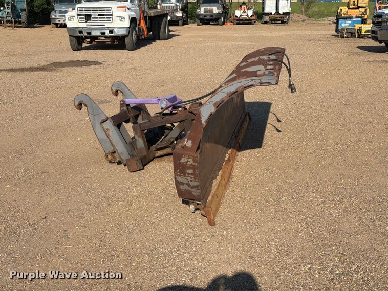image for item DQ0062 2004 Holmes Industri AB TKHP-4.0 snow plow