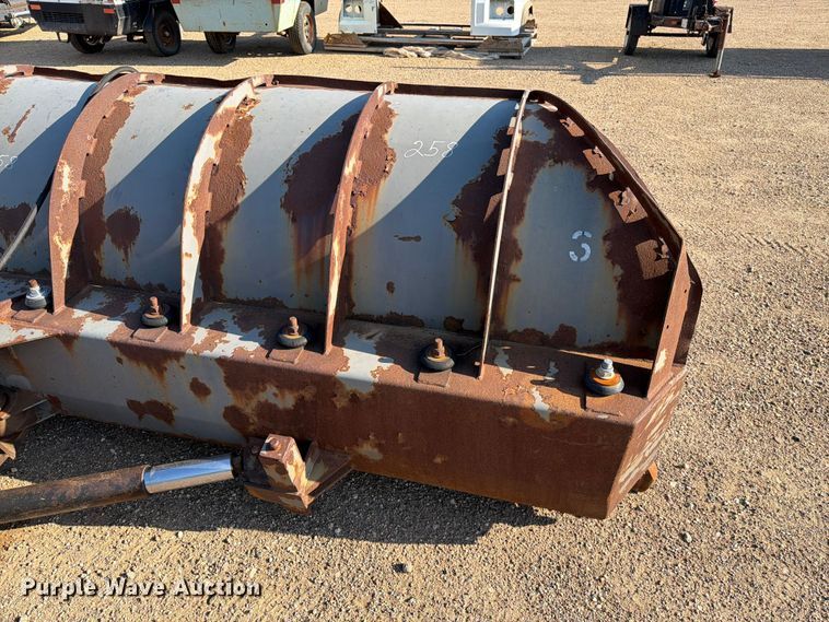 image for item DQ0062 2004 Holmes Industri AB TKHP-4.0 snow plow