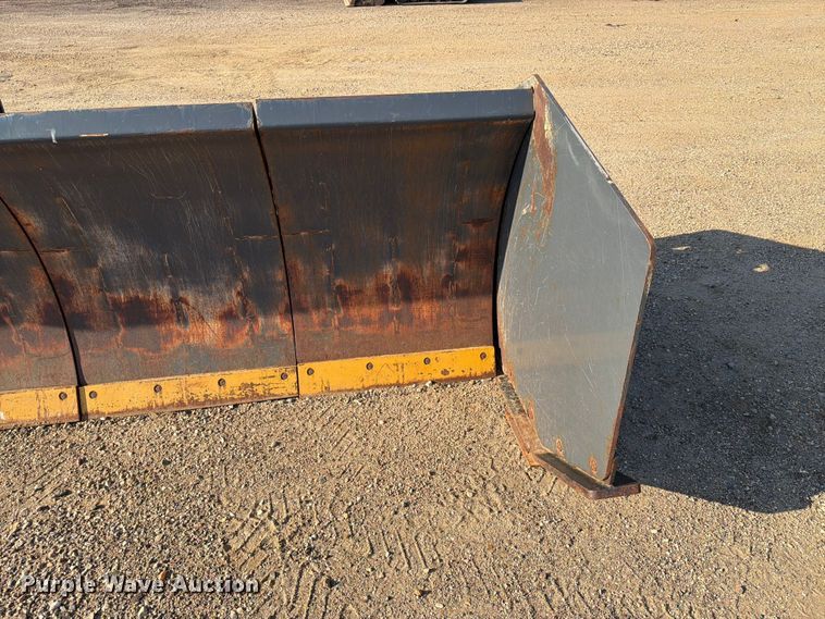 image for item DQ0064 2017 CNH Industrial HD 17 snow pusher