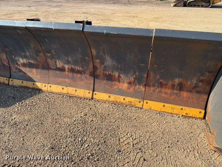 image for item DQ0064 2017 CNH Industrial HD 17 snow pusher