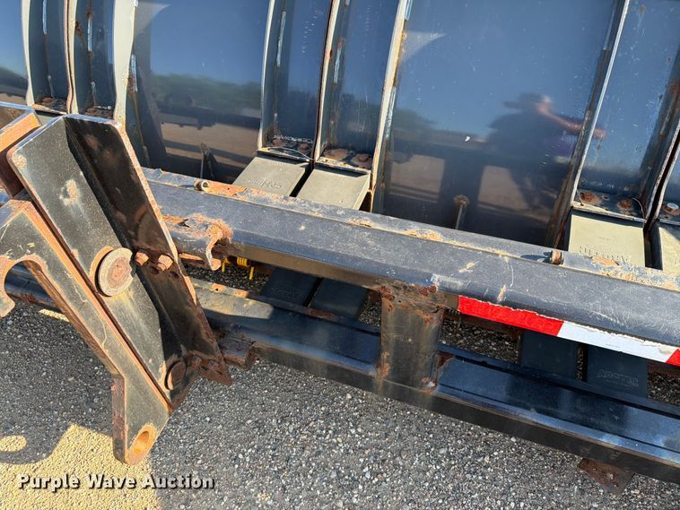 image for item DQ0064 2017 CNH Industrial HD 17 snow pusher