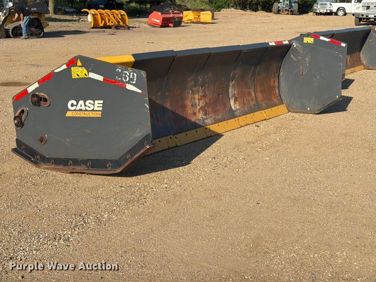 image for item DQ0065 2016 CNH Industrial 17HD snow pusher