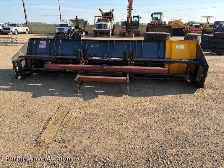 image for item DQ0065 2016 CNH Industrial 17HD snow pusher