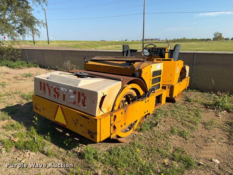 image for item DQ0068 Hyster C766A double drum vibratory roller
