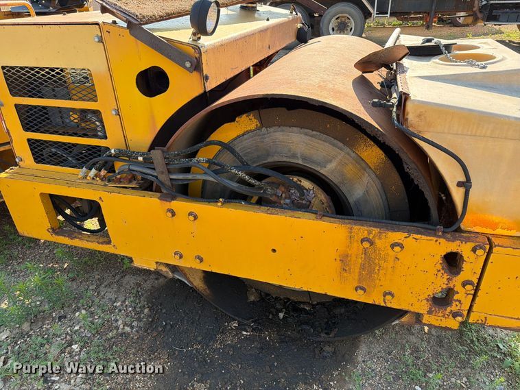 image for item DQ0068 Hyster C766A double drum vibratory roller