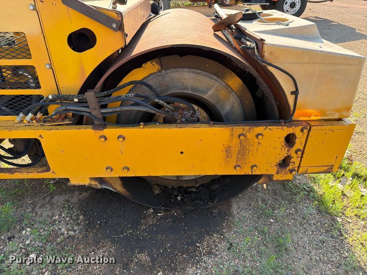 image for item DQ0068 Hyster C766A double drum vibratory roller