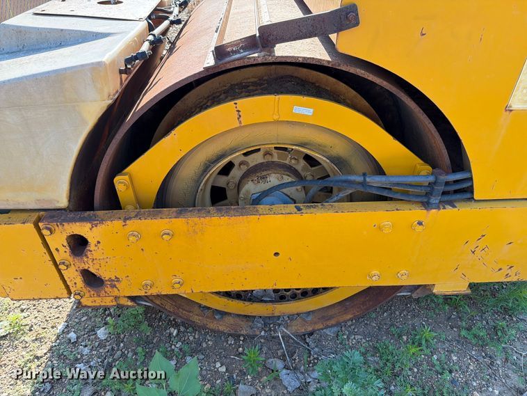 image for item DQ0068 Hyster C766A double drum vibratory roller