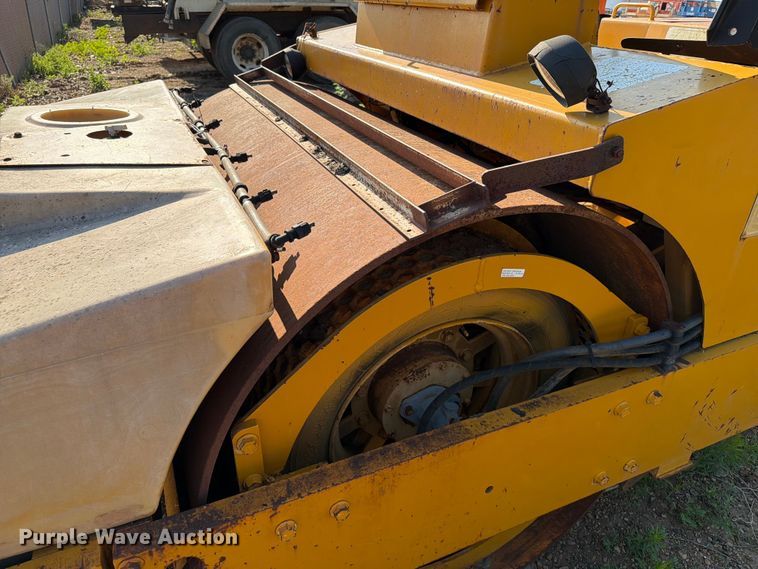 image for item DQ0068 Hyster C766A double drum vibratory roller