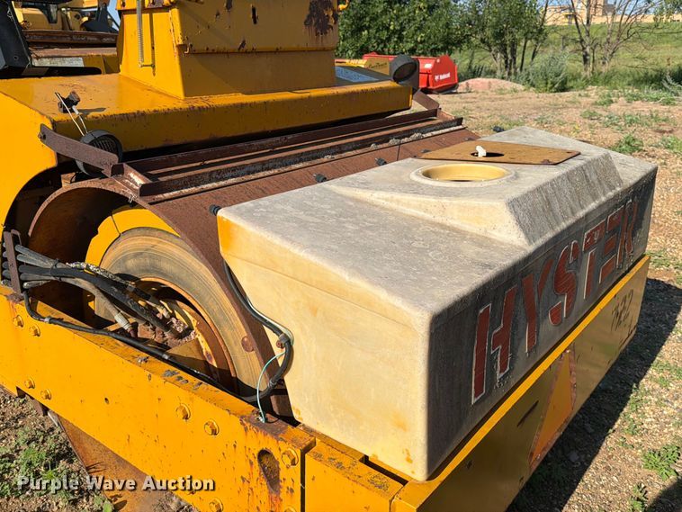 image for item DQ0068 Hyster C766A double drum vibratory roller