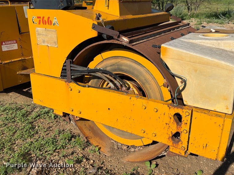 image for item DQ0068 Hyster C766A double drum vibratory roller