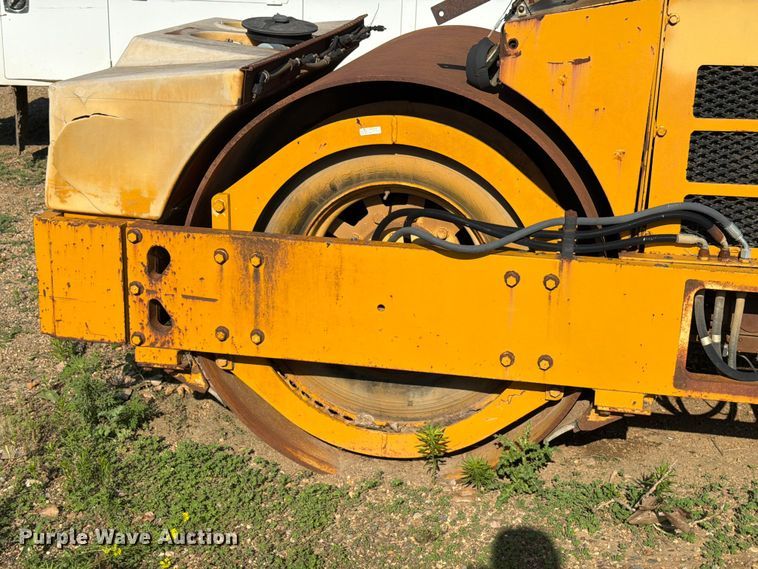 image for item DQ0068 Hyster C766A double drum vibratory roller