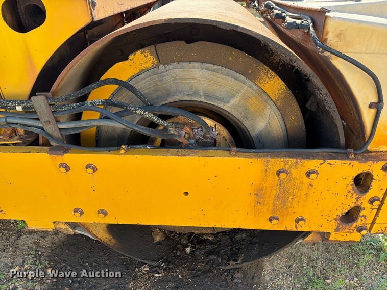 image for item DQ0068 Hyster C766A double drum vibratory roller