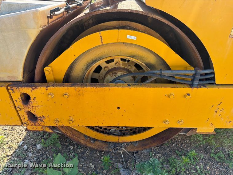 image for item DQ0068 Hyster C766A double drum vibratory roller