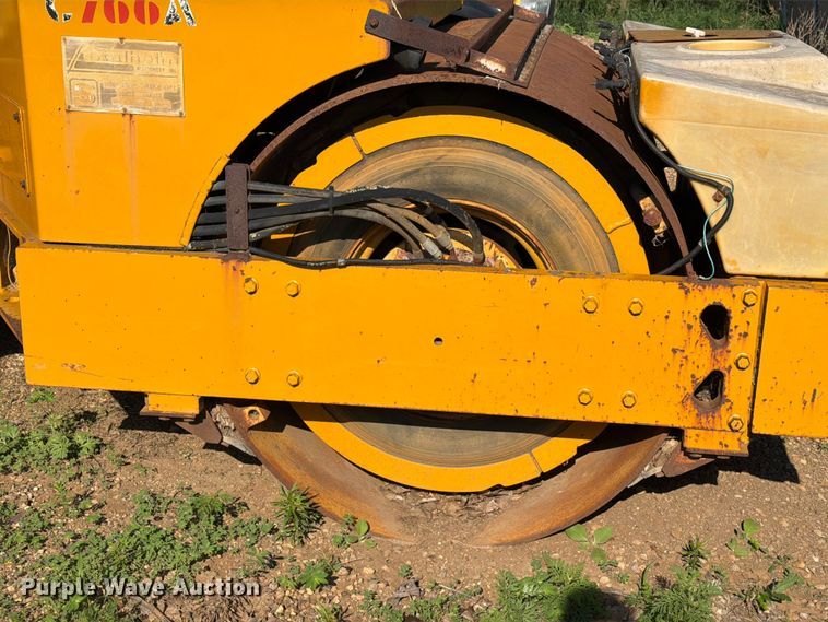 image for item DQ0068 Hyster C766A double drum vibratory roller