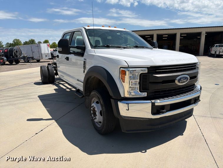 image for item DQ7842 2019 Ford F-450 truck cab and chassis