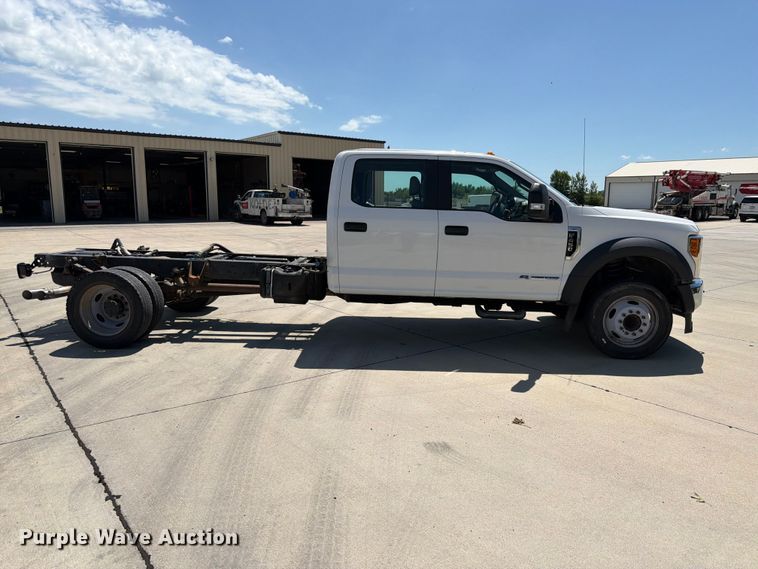 image for item DQ7842 2019 Ford F-450 truck cab and chassis