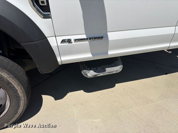 image for item DQ7842 2019 Ford F-450 truck cab and chassis