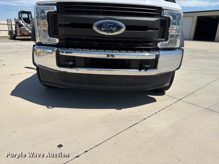 image for item DQ7842 2019 Ford F-450 truck cab and chassis