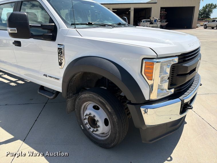 image for item DQ7842 2019 Ford F-450 truck cab and chassis