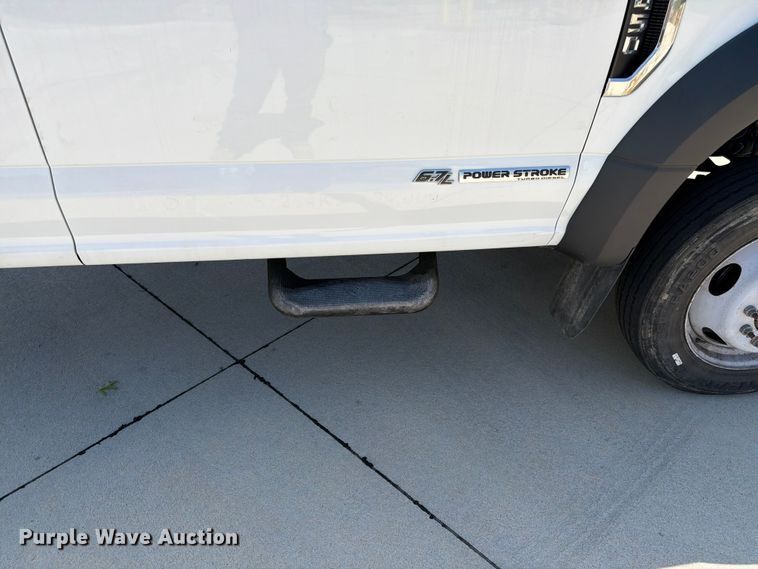 image for item DQ7842 2019 Ford F-450 truck cab and chassis
