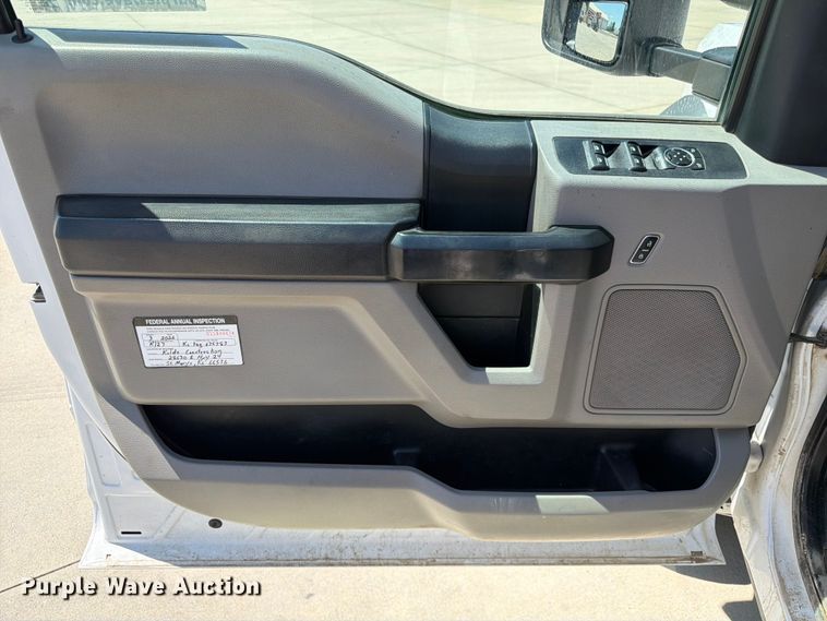 image for item DQ7842 2019 Ford F-450 truck cab and chassis
