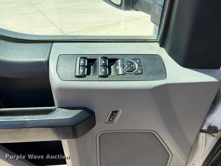 image for item DQ7842 2019 Ford F-450 truck cab and chassis