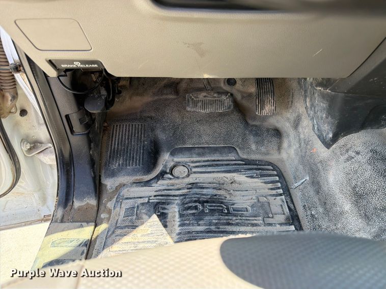 image for item DQ7842 2019 Ford F-450 truck cab and chassis