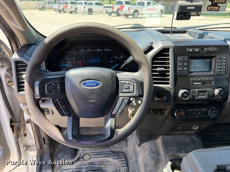 image for item DQ7842 2019 Ford F-450 truck cab and chassis