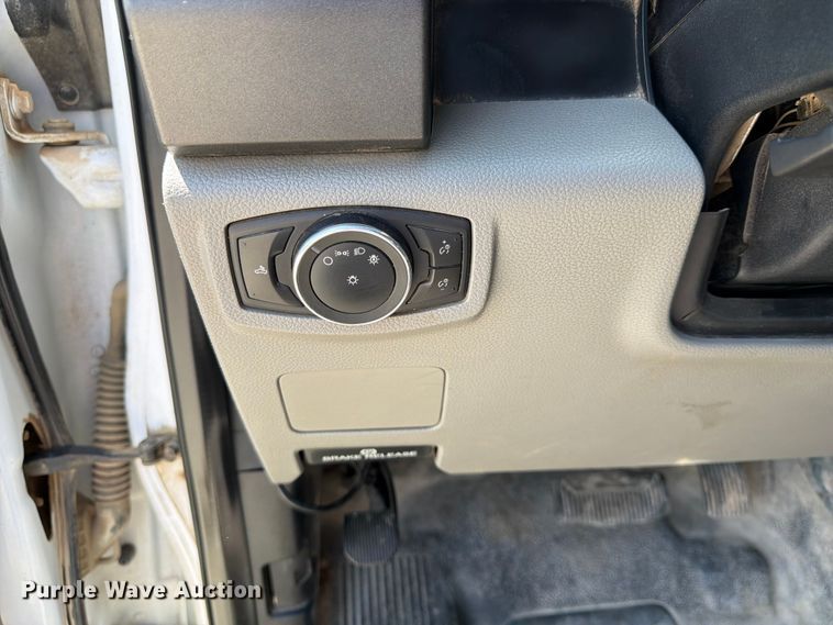 image for item DQ7842 2019 Ford F-450 truck cab and chassis