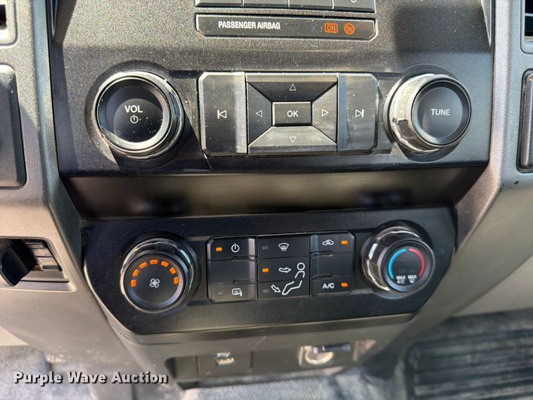 image for item DQ7842 2019 Ford F-450 truck cab and chassis