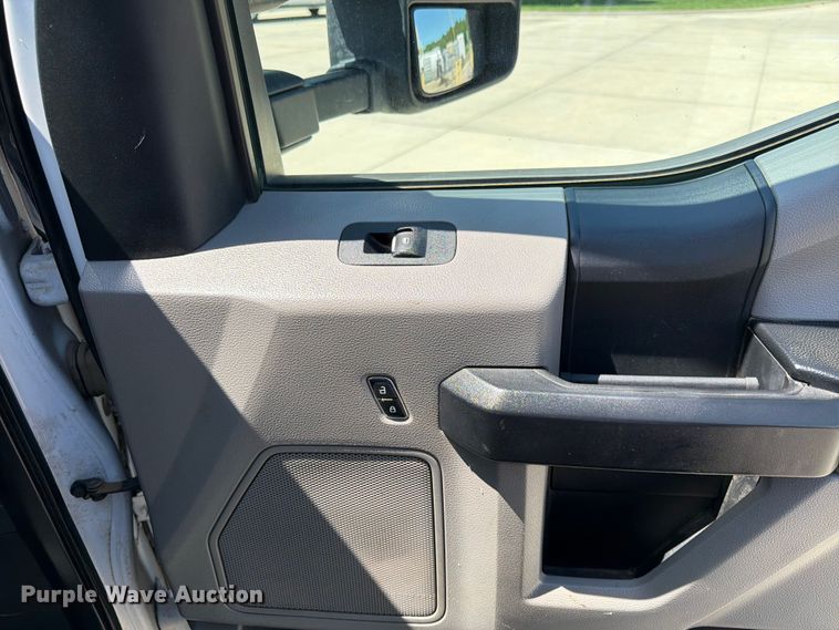 image for item DQ7842 2019 Ford F-450 truck cab and chassis
