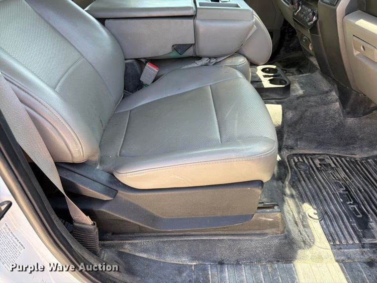 image for item DQ7842 2019 Ford F-450 truck cab and chassis