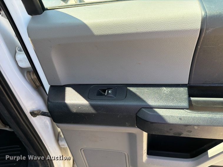 image for item DQ7842 2019 Ford F-450 truck cab and chassis