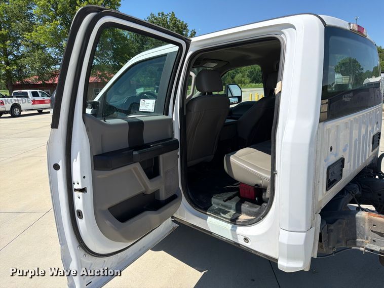 image for item DQ7842 2019 Ford F-450 truck cab and chassis