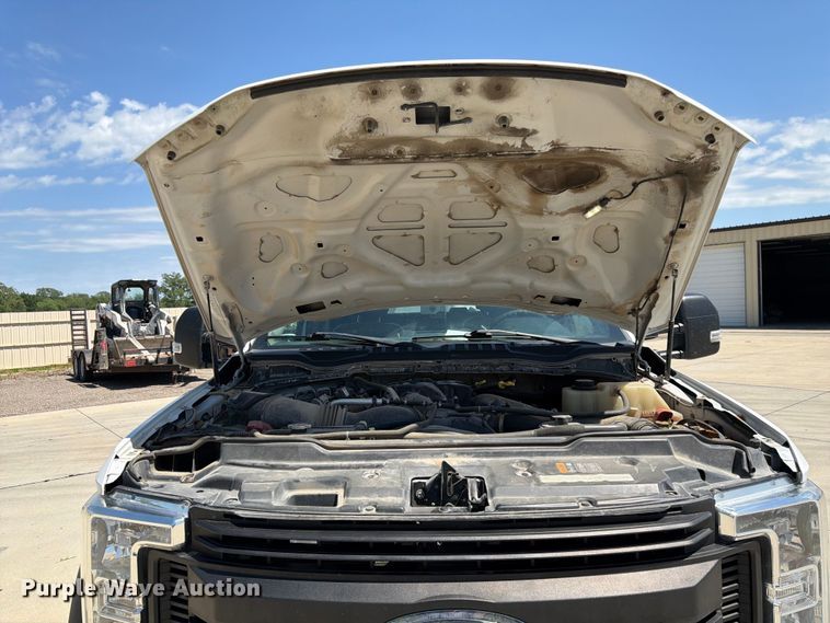 image for item DQ7842 2019 Ford F-450 truck cab and chassis
