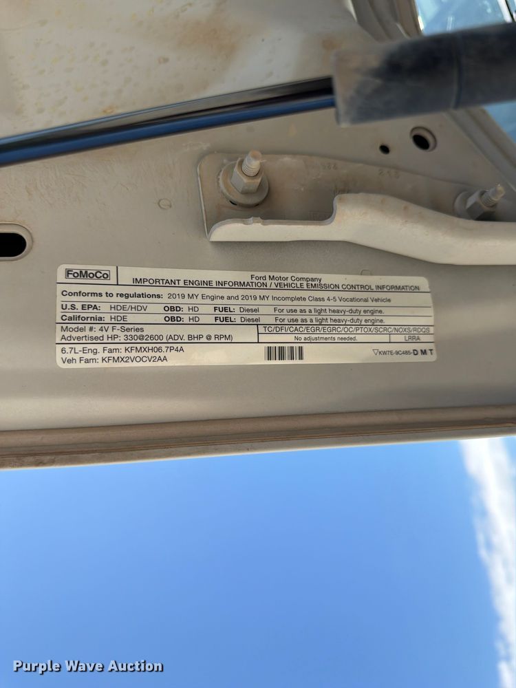 image for item DQ7842 2019 Ford F-450 truck cab and chassis