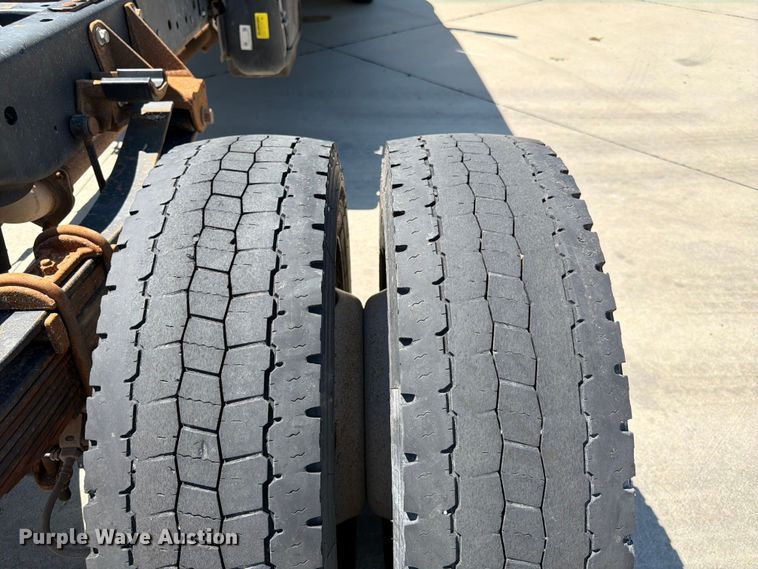 image for item DQ7842 2019 Ford F-450 truck cab and chassis