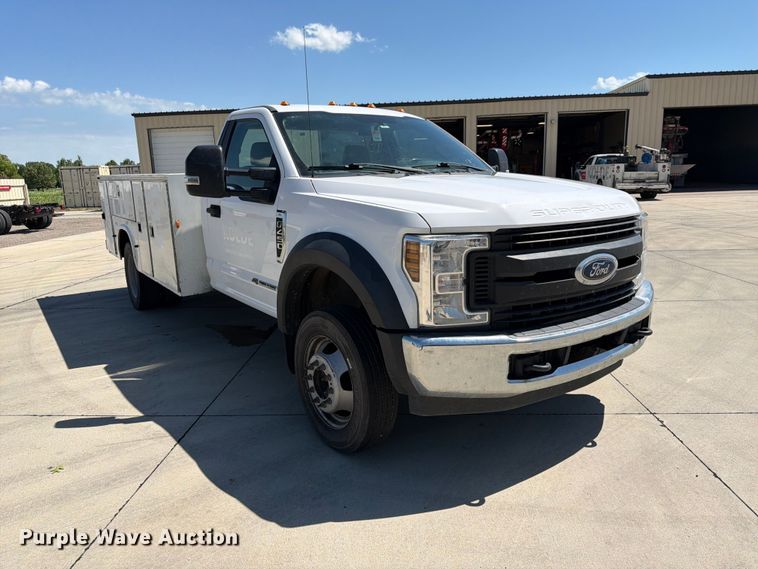 image for item DQ7843 2019 Ford F450 Super Duty utility / service truck