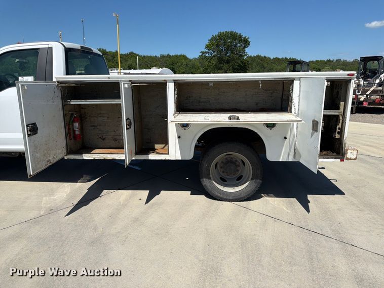 image for item DQ7843 2019 Ford F450 Super Duty utility / service truck