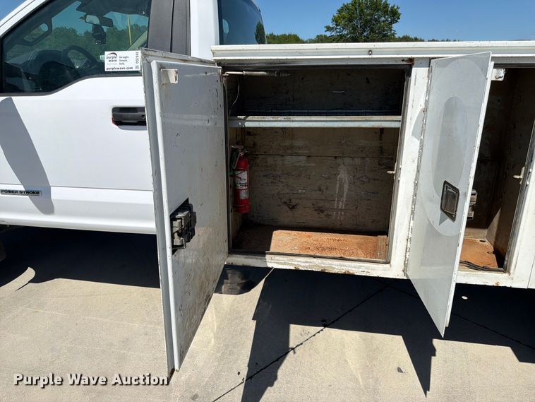image for item DQ7843 2019 Ford F450 Super Duty utility / service truck