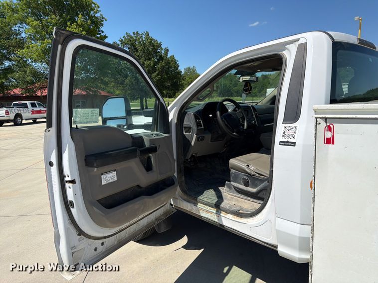 image for item DQ7843 2019 Ford F450 Super Duty utility / service truck