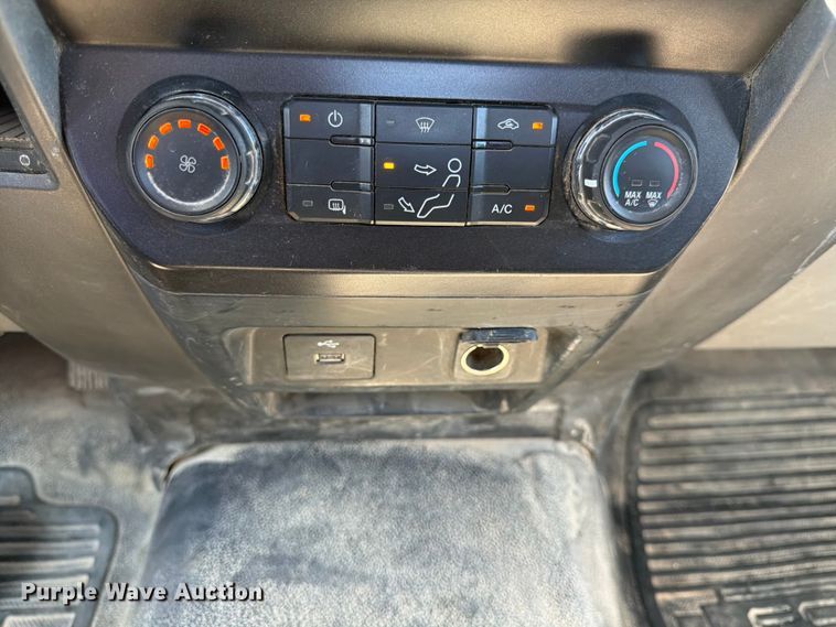 image for item DQ7843 2019 Ford F450 Super Duty utility / service truck
