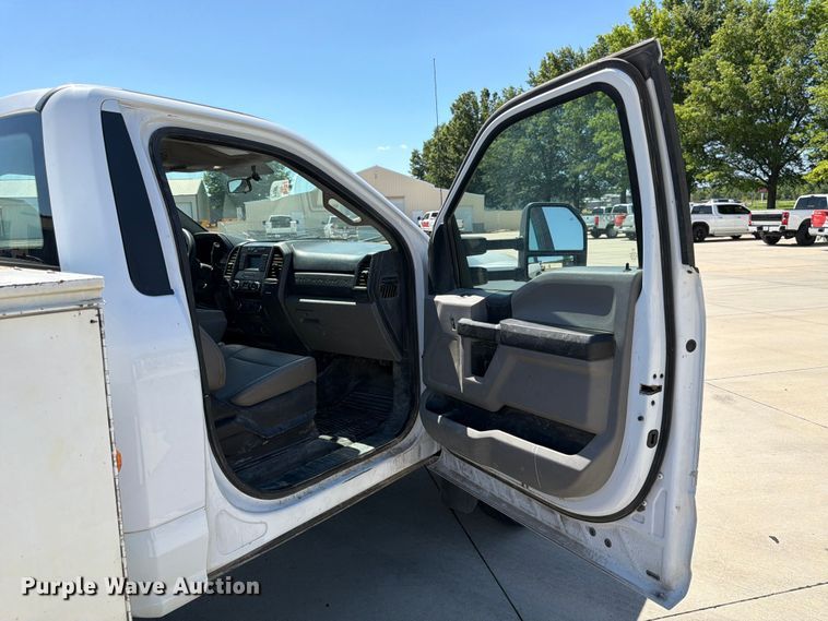 image for item DQ7843 2019 Ford F450 Super Duty utility / service truck