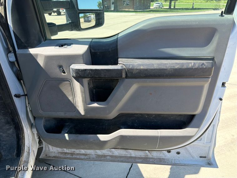 image for item DQ7843 2019 Ford F450 Super Duty utility / service truck