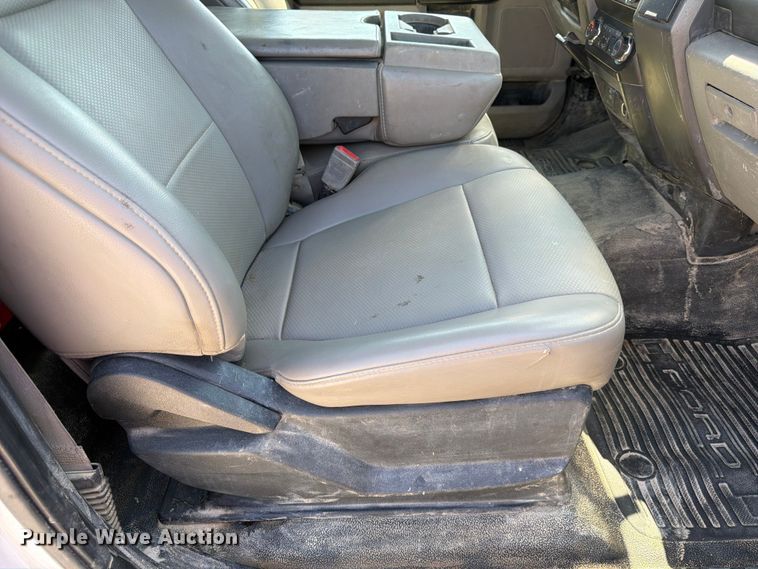 image for item DQ7843 2019 Ford F450 Super Duty utility / service truck